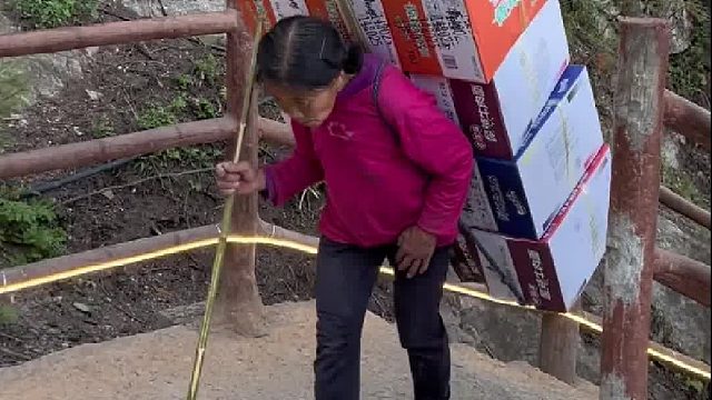 原来山顶的泡面是这样运上去的，再也不说贵了