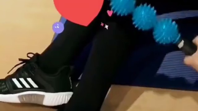 有患者总是觉得两只腿不舒服，有时候感觉肌肉蠕动、蚁走感，有时候感觉双下肢瘙痒、烧灼、触电等感觉异常。