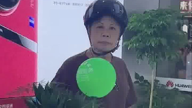 微信充话费没到账，跑到手机店去要。