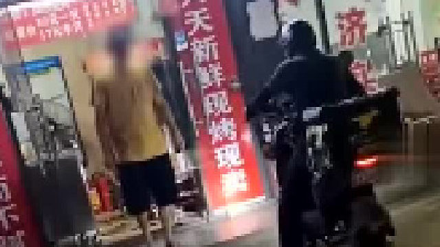 骑手回应称孩子跳楼是误会，实际上是摔了一跤