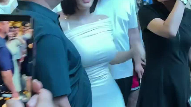 好漂亮，好多人围观