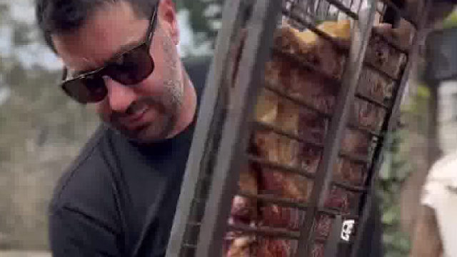 鲜嫩多汁的烤牛腩