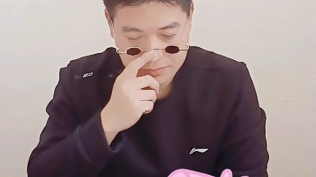 乔治种玉米咋还被猪爸爸教训了呢