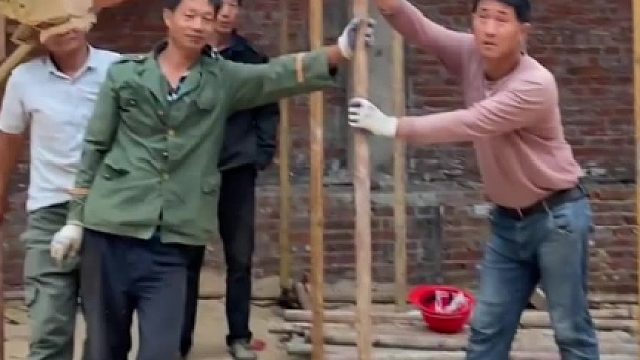 从一名瘦小懦弱的排骨男蜕变成现在工地上的徒手健身大神，这一路走来经历了太多冷眼与嘲笑，还好我没