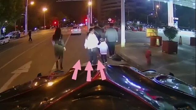 你挡我的路我还没跟你急眼呢？