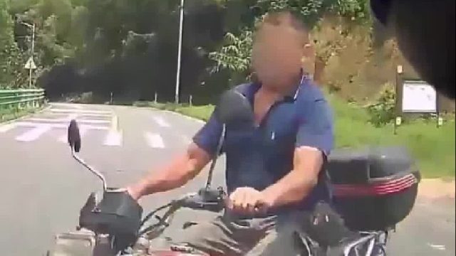 无戴头盔无证驾驶无牌车辆，未留意来往车辆结果.....