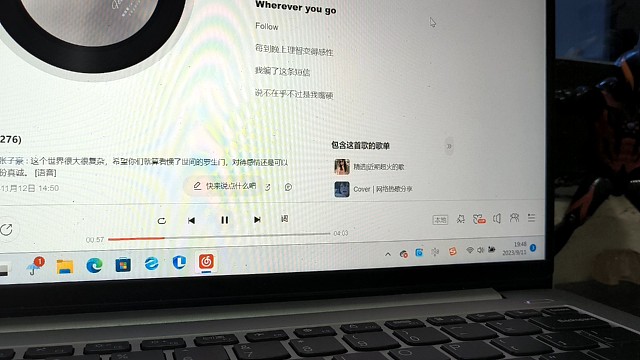 舌头和嘴巴刚认识，不太熟的样子