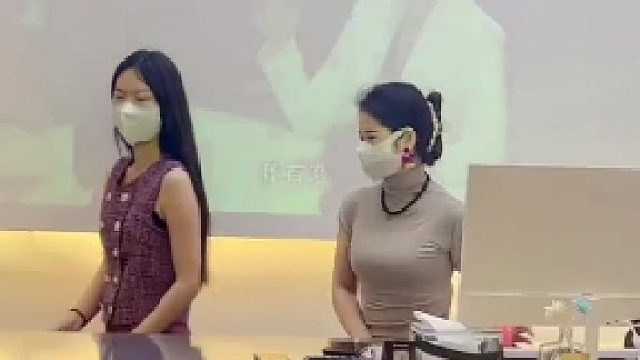 这年头没结过婚的像结婚的，结过婚的像没结婚的……