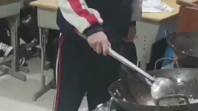 这学校应该不用交餐费吧 ？？？