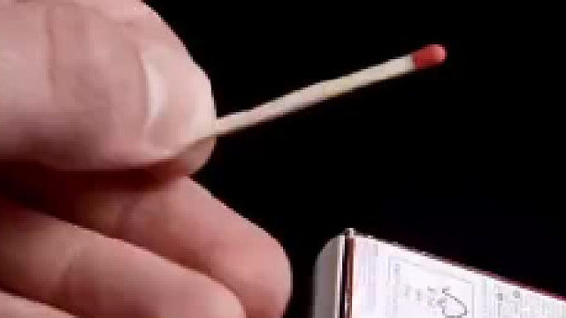 原本是红色，擦一擦就变黑了