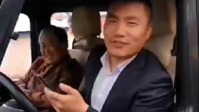 整个村的情报中心都在你车上