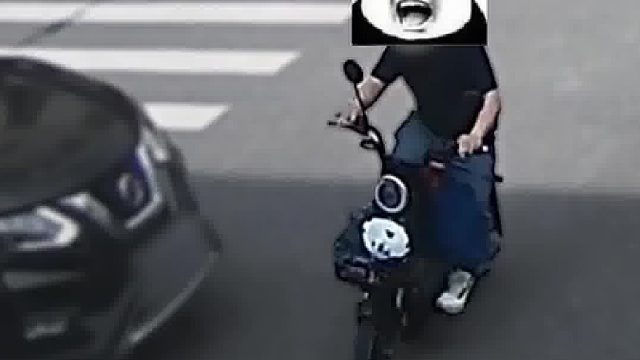 请正确佩戴安全头盔，路口应减速行驶留意过往车辆！