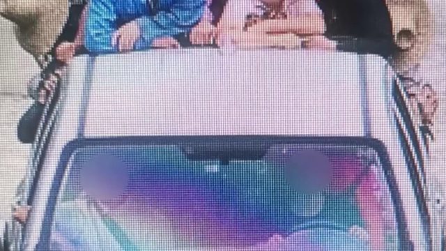 接到群众举报轻型货车车厢裁人！