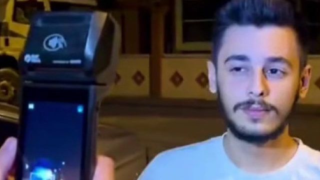 第一眼：pos机？ 第二眼：拍立得！