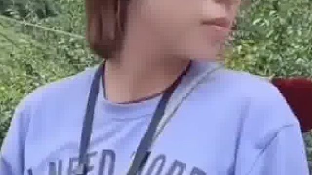 游客偷吃当地村民的李子，被发现后态度不好...