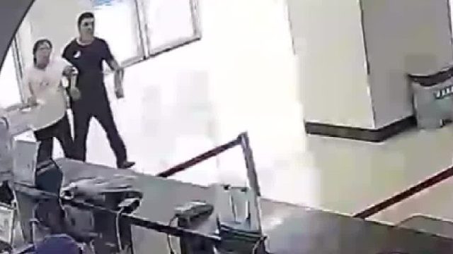 女子腹痛不知怀孕医院厕所产女