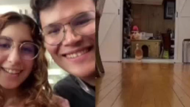 笑容瞬间消失…