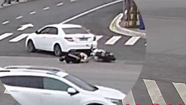 男子骑车发生事故 ，出于未佩戴头盔男子摔倒时上演“脸刹”