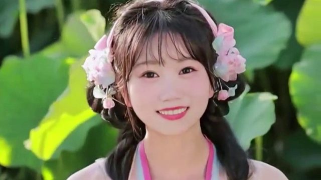 别后不知君远近，触目凄凉多少闷