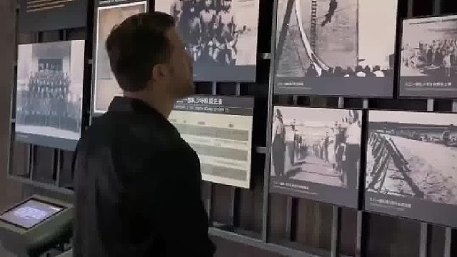 外国小伙参观部队遗址，惊叹原来日本曾经这么可恨，呼吁西方完善历史 正视历史