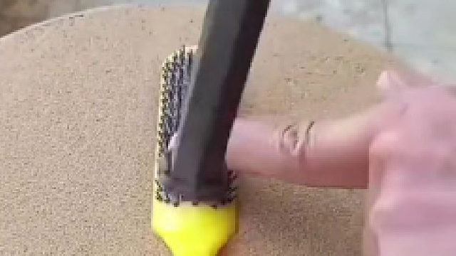 制作一把金属刷子