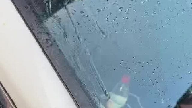 风挡玻璃涂疏水涂层