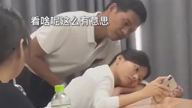 咋回事，他们为什么都在看我？