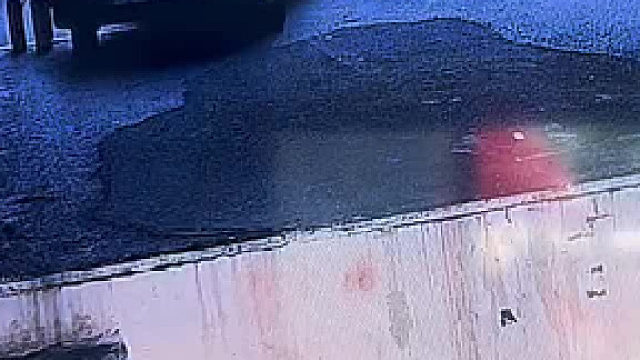 开车不看路，你看吓人不？