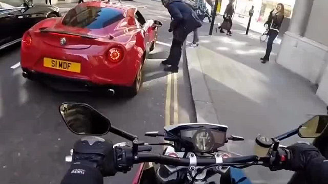 油门都能当喇叭