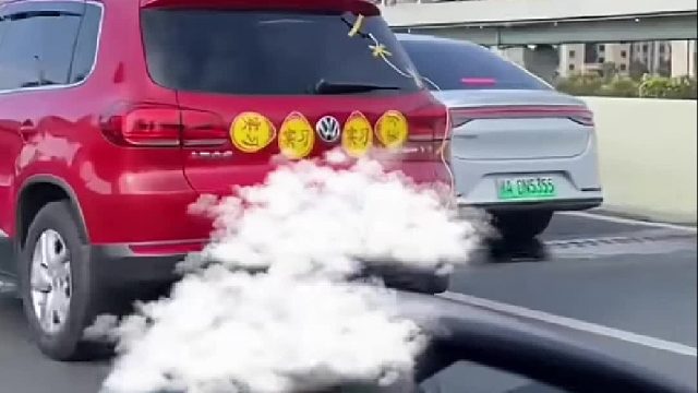 眼力测试：大家来找茬！马路惊现汽车界“显眼包”