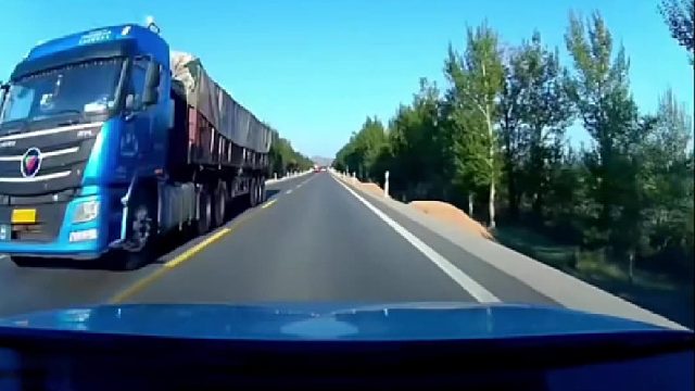 驾驶人：我感觉我能过去！