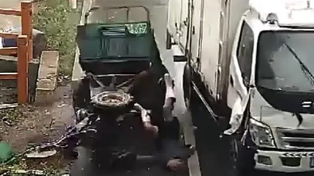 过路口前请减速、慢行、多观察！