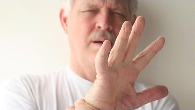 得了特发性能喝酒吗