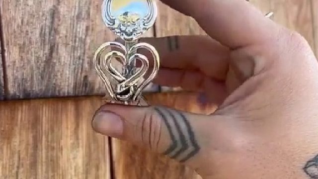 这么漂亮的手镯是用餐叉做出来的