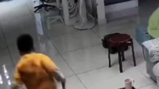 网友：疼不疼先不管，证据必须销毁