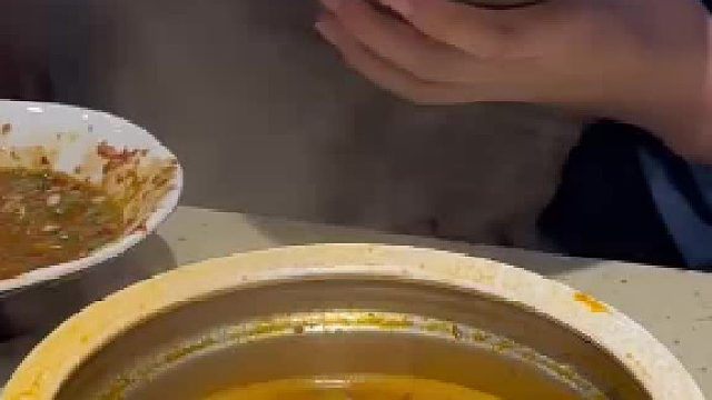 螃蟹：这锅有点挤