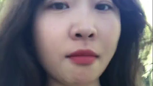 网友：谁是妈妈啊，这不两姐妹吗