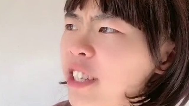 给男神发消息的你