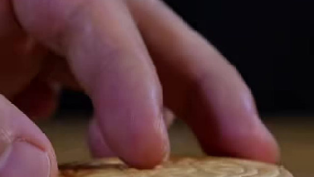 特别简单的蛋黄月饼，提前祝大家中秋快乐