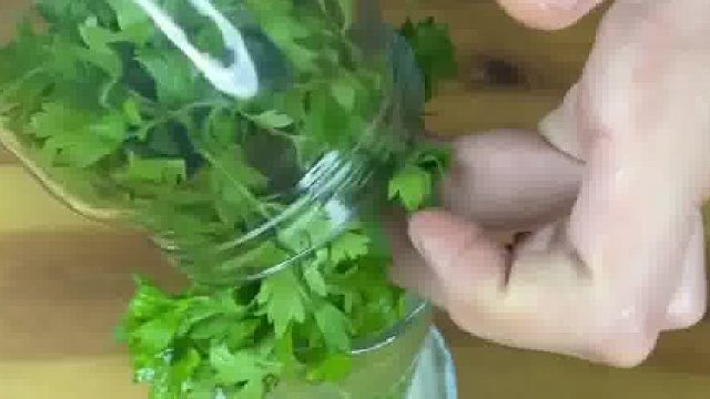 能让香菜保鲜很久的方法，谁去试试？