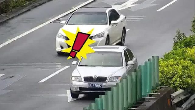 小车完完了走过头了还是要倒车回去！