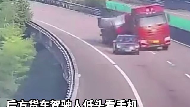 小车驾驶人因挂挡不顺，导致车辆转弯处低速行驶！