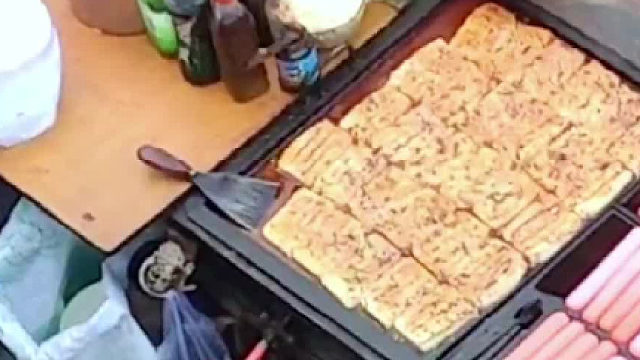 这根竹签等下穿香肠，谁会中大奖？