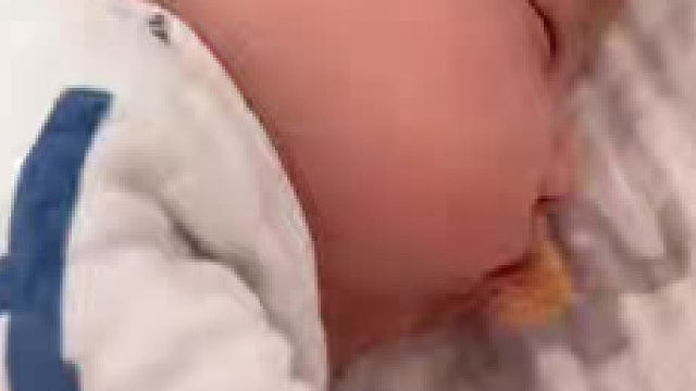 宝宝的耳朵这是有特异功能吗？