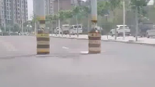 怎么这么多杆，谁设计的