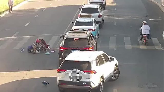 当斑马线不减速碰到鬼探头！