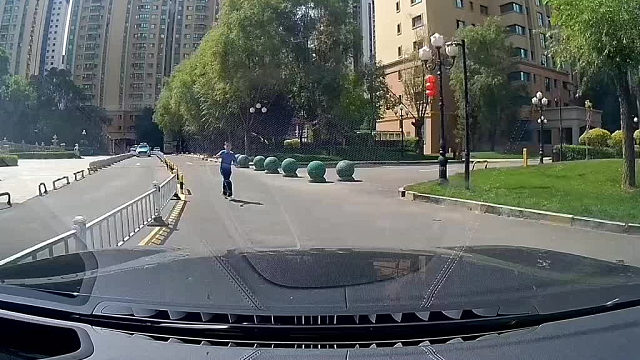 这是真缺挨打！