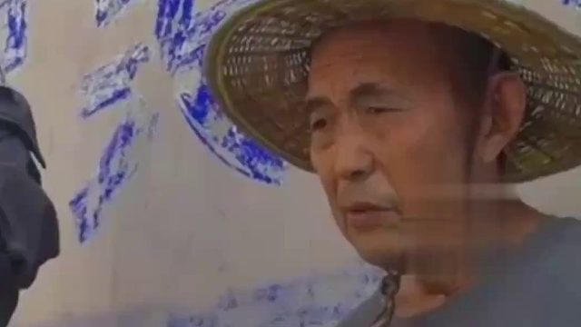 一社区7年没有拆迁完，部分居民还住在拆了一半的房子里：安置房没法住，没水没电没法装修