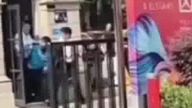 外卖员车钥匙被保安拿走崩溃呐喊