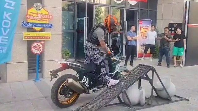 这是油门给小了？